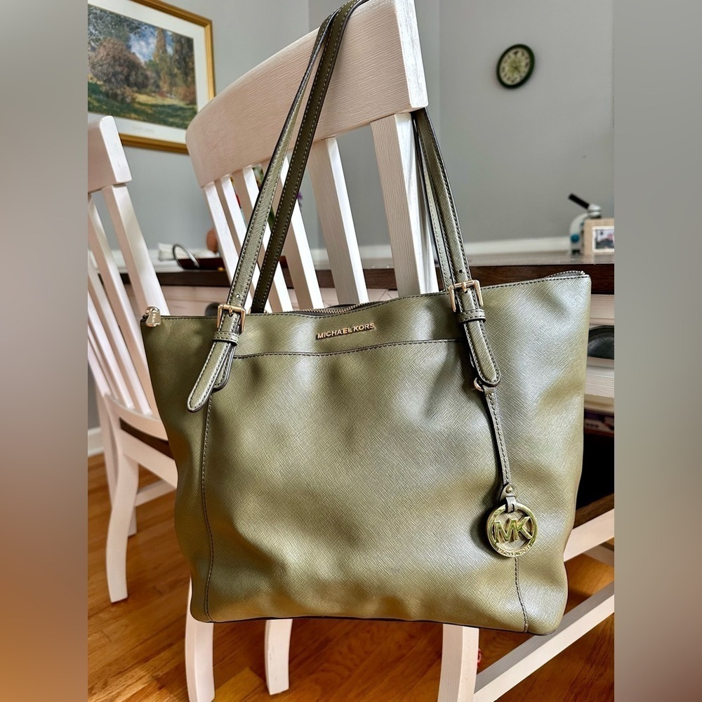 Michael Kors jet set tote bag